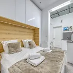 Cosy Centre *
